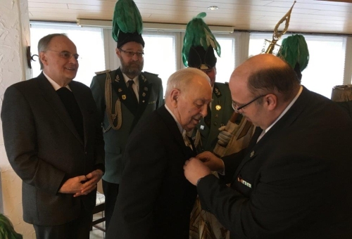Stefan Terhag ehrt Walther Tiskens