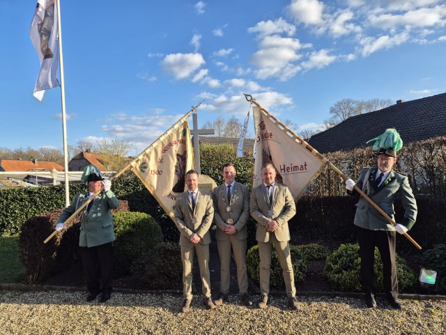 Fahnen und Kreuzweihe 2025